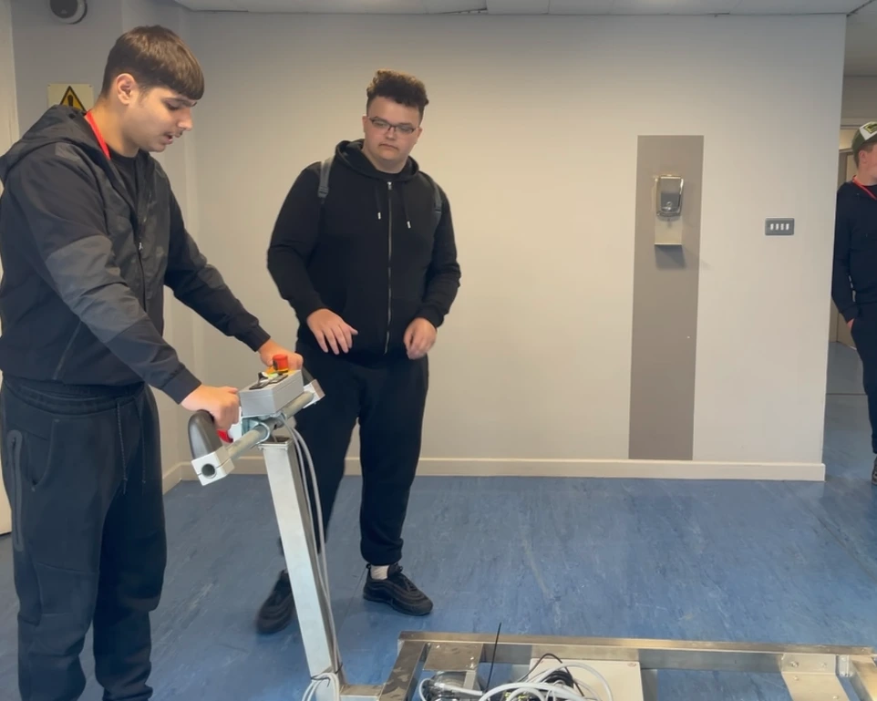 Student operates FeRO MOVE